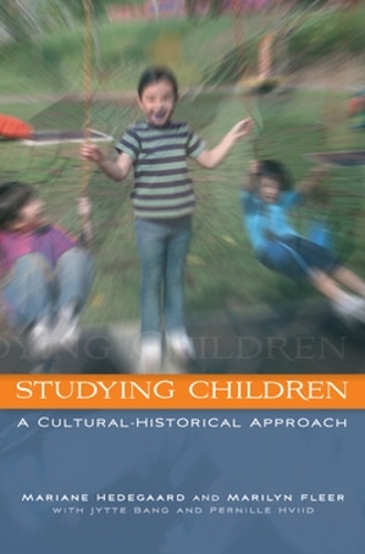 Паперова книга «Studying Children: A Cultural-Historical Approach», авторів Маріанна Хедеґаард, Мерилін Флір - фото №1