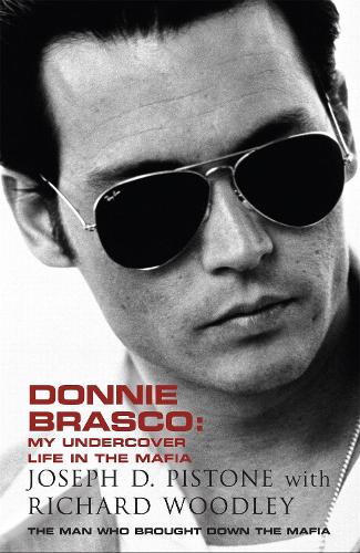 Бумажная книга «Donnie Brasco», автор Джозеф Д. Пистоне - фото №1