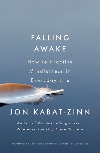 Бумажная книга «Falling Awake: How to Practice Mindfulness in Everyday Life», автор Джон Кабат-Зинн - фото №1