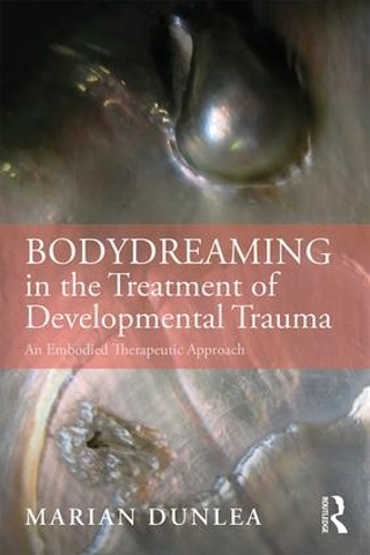 Паперова книга «BodyDreaming in the Treatment of Developmental Trauma: An Embodied Therapeutic Approach», автор Маріан Данлеа - фото №1