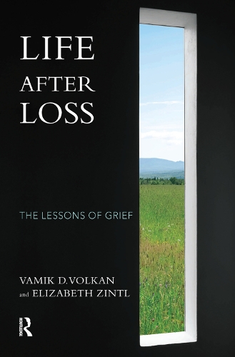 Бумажная книга «Life After Loss: The Lessons of Grief», авторов Элизабет Цинтль, Вамик Д. Волкан - фото №1