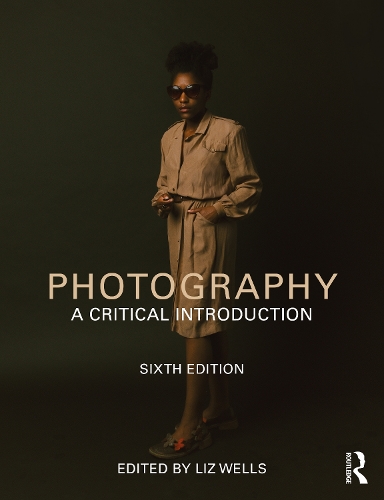Бумажная книга «Photography: A Critical Introduction» - фото №1