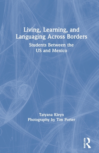 Бумажная книга «Living, Learning, and Languaging Across Borders: Students Between the US and Mexico», авторов Татьяна Клейн, Тим Портер - фото №1