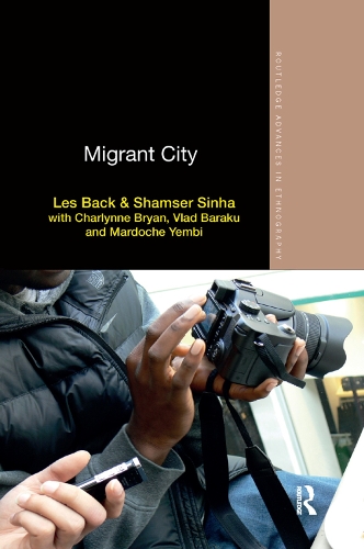 Бумажная книга «Migrant City», авторов Лес Бэк, Шамсер Синха - фото №1