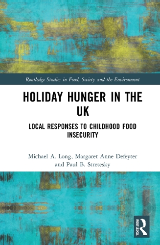 Бумажная книга «Holiday Hunger in the UK: Local Responses to Childhood Food Insecurity», авторов Маргарет Энн Дефейтер, Майкл А. Лонг, Пол Б. Стретески - фото №1