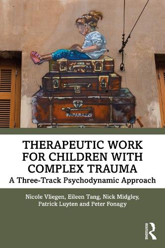 [object Object] «Therapeutic Work for Children with Complex Trauma: A Three-Track Psychodynamic Approach», авторов Эйлин Танг, Ник Миджли, Николь Влиген, Патрик Люйтен, Питер Фонаги - фото №1
