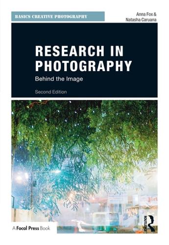Паперова книга «Research in Photography: Behind the Image», авторів Анна Фокс, Наташа Каруана - фото №1