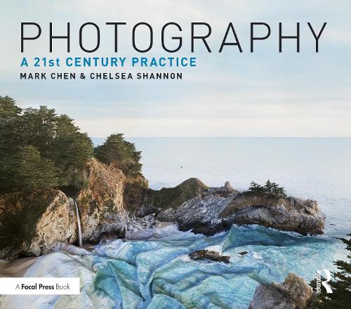 Паперова книга «Photography: A 21st Century Practice», авторів Челсі Шеннон, Марк Чен - фото №1