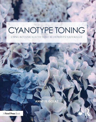 Паперова книга «Cyanotype Toning: Using Botanicals to Tone Blueprints Naturally», автор Аннетт Голаз - фото №1