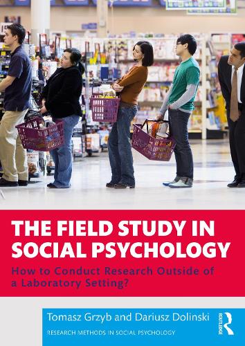 Бумажная книга «The Field Study in Social Psychology: How to Conduct Research Outside of a Laboratory Setting?», авторов Дариуш Долински, Томаш Гжиб - фото №1