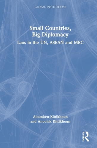 Бумажная книга «Small Countries, Big Diplomacy: Laos in the UN, ASEAN and MRC», авторов Алункео Киттихун, Анулак Киттихун - фото №1