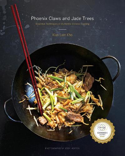 Бумажная книга «Phoenix Claws and Jade Trees: Essential Techniques of Authentic Chinese Cooking: A Cookbook», автор Киан Лам Кхо - фото №1