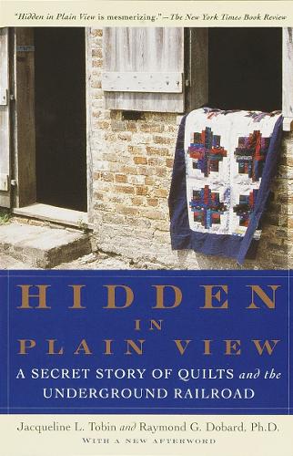 Паперова книга «Hidden in Plain View: A Secret Story of Quilts and the Underground Railroad», авторів Жаклін Л. Тобін, Реймонд Г. Добард - фото №1
