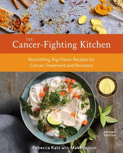 Бумажная книга «The Cancer-Fighting Kitchen, Second Edition: Nourishing, Big-Flavor Recipes for Cancer Treatment and Recovery [A Cookbook]», авторов Мэт Эдельсон, Ребекка Кац - фото №1