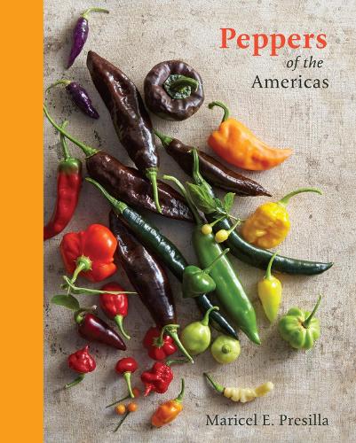 Бумажная книга «Peppers of the Americas: The Remarkable Capsicums That Forever Changed Flavor [A Cookbook]», автор Марисель Э. Пресилья - фото №1