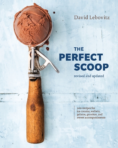 Бумажная книга «The Perfect Scoop, Revised and Updated: 200 Recipes for Ice Creams, Sorbets, Gelatos, Granitas, and Sweet Accompaniments», автор Дэвид Лебовиц - фото №1