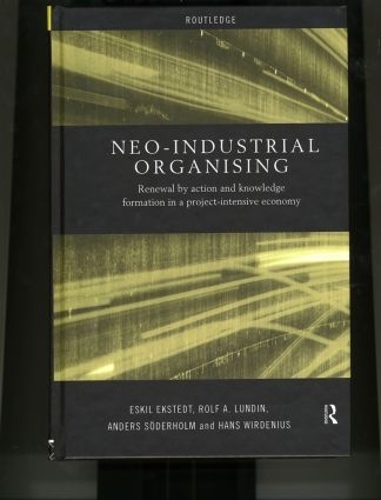 Паперова книга «Neo-Industrial Organising: Renewal by Action and Knowledge Formation in a Project-intensive Economy», авторів Андерс Седерхольм, Ескіл Екстедт, Ганс Вірденіус, Рольф А. Лундін - фото №1
