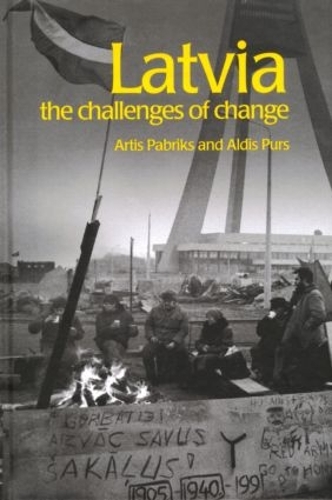 Паперова книга «Latvia: The Challenges of Change», авторів Алдіс Пурс, Артіс Пабрікс - фото №1