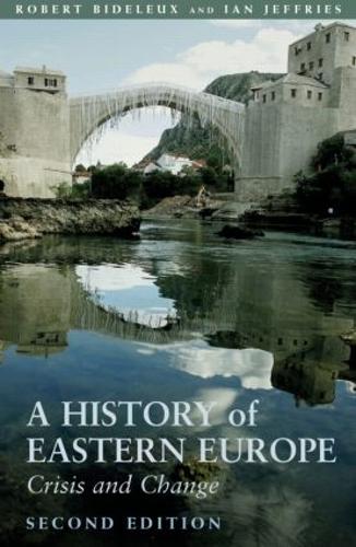 Бумажная книга «A History of Eastern Europe: Crisis and Change», авторов Ян Джеффрис, Роберт Бидело - фото №1