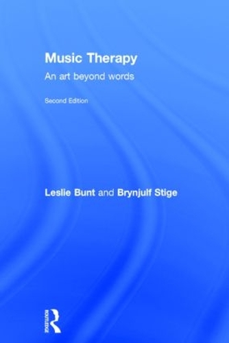 Бумажная книга «Music Therapy: An art beyond words», авторов Бриньюльф Стиге, Лесли Бант - фото №1