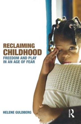 Бумажная книга «Reclaiming Childhood: Freedom and Play in an Age of Fear», автор Элен Гульдберг - фото №1