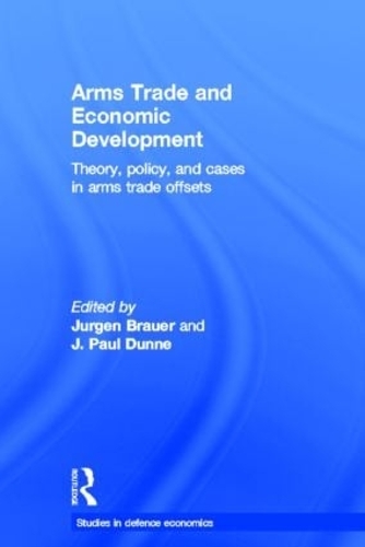 Паперова книга «Arms Trade and Economic Development: Theory, Policy and Cases in Arms Trade Offsets», авторів Юрген Брауер, Пол Данн - фото №1