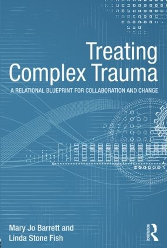 Паперова книга «Treating Complex Trauma: A Relational Blueprint for Collaboration and Change», авторів Лінда Стоун Фіш, Мері Джо Барретт - фото №1