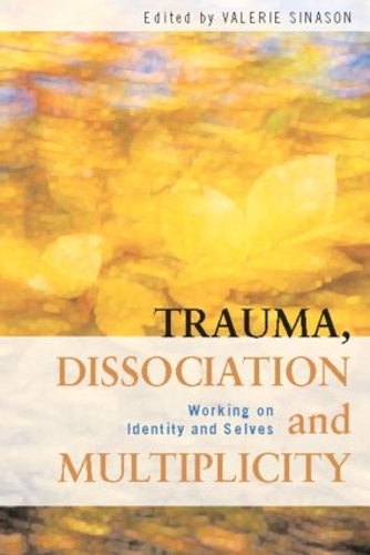 Бумажная книга «Trauma, Dissociation and Multiplicity: Working on Identity and Selves» - фото №1