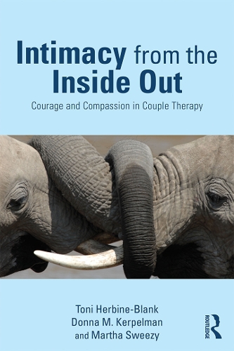 Паперова книга «Intimacy from the Inside Out: Courage and Compassion in Couple Therapy», авторів Донна М. Керпельман, Марта Свізі, Тоні Гербін-Бланк - фото №1