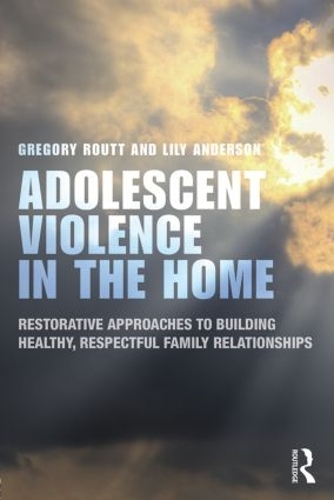 Бумажная книга «Adolescent Violence in the Home: Restorative Approaches to Building Healthy, Respectful Family Relationships», авторов Грегори Раут, Лили Андерсон - фото №1