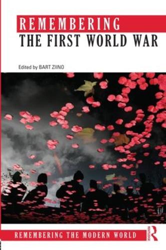 Паперова книга «Remembering the First World War» - фото №1