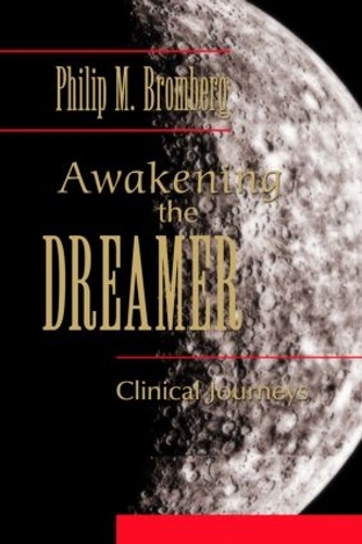 Паперова книга «Awakening the Dreamer: Clinical Journeys», автор Філіп М. Бромберг - фото №1