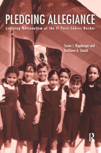 Паперова книга «Pledging Allegiance: Learning Nationalism at the El Paso-Juarez Border», авторів Кетлін А. Стаудт, Сюзан Дж. Ріпбергер - фото №1