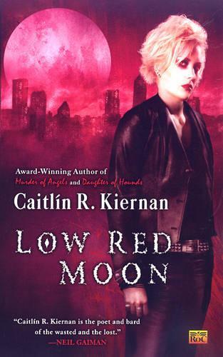 Бумажная книга «Low Red Moon», автор Кейтлин Р. Кирнан - фото №1