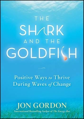 Бумажная книга «The Shark and the Goldfish: Positive Ways to Thrive During Waves of Change», автор Джон Гордон - фото №1