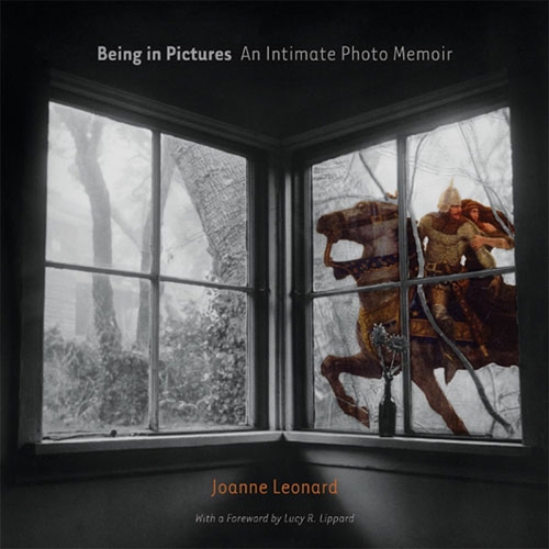 Бумажная книга «Being in Pictures: An Intimate Photo Memoir», автор Джоанна Леонард - фото №1