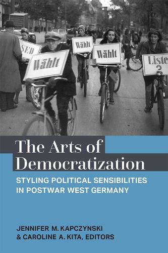 Бумажная книга «The Arts of Democratization: Styling Political Sensibilities in Postwar West Germany», авторов Каролина Кита, Дженнифер М. Капчински - фото №1