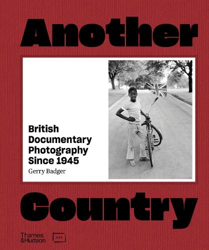 Паперова книга «Another Country: British Documentary Photography Since 1945», автор Джеррі Баджер - фото №1