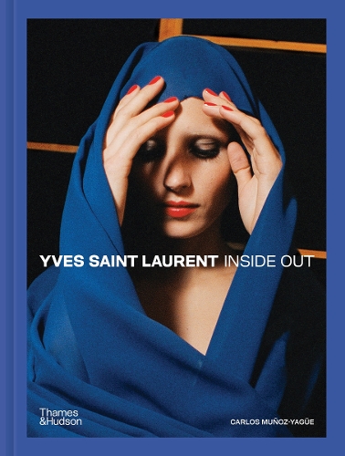 Паперова книга «Yves Saint Laurent Inside Out: A Creative Universe Revealed», автор Карлос Муньос Ягуе - фото №1