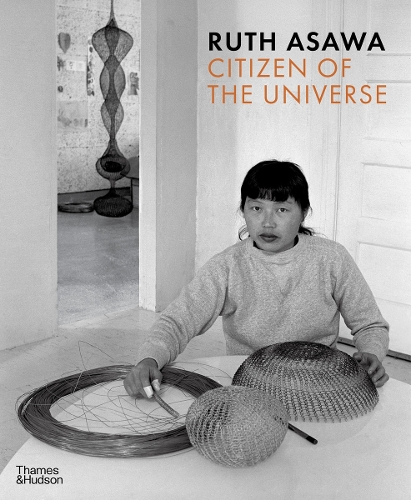 Бумажная книга «Ruth Asawa: Citizen of the Universe», авторов Эмма Риджуэй, Вибеце Салте - фото №1