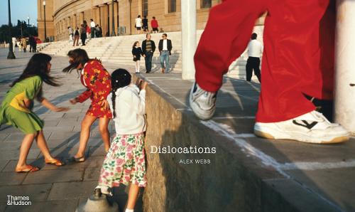 Паперова книга «Alex Webb: Dislocations», автор Алекс Вебб - фото №1