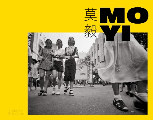 Паперова книга «Mo Yi: Selected Photographs 1988-2003» - фото №1