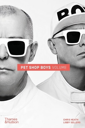 Бумажная книга «Pet Shop Boys Volume: The complete visual record (The Instant Sunday Times bestseller)», авторов Крис Хит, Филип Хоар - фото №1