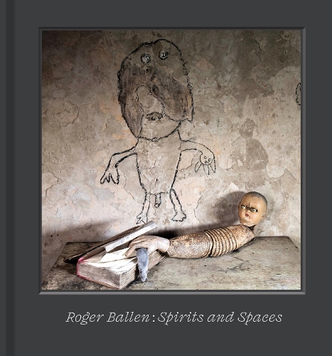 Паперова книга «Roger Ballen – Spirits and Spaces», автор Роджер Баллен - фото №1
