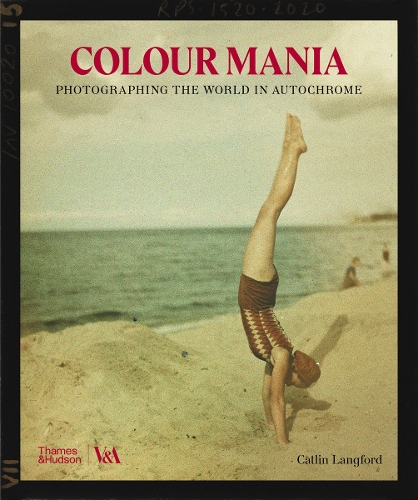 Паперова книга «Colour Mania (Victoria and Albert Museum): Photographing the World in Autochrome», автор Кетлін Ленгфорд - фото №1