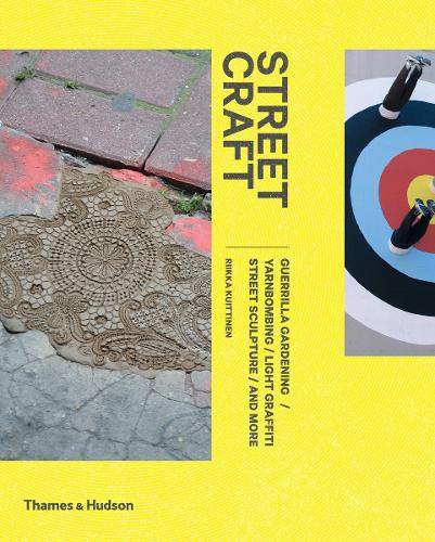 Бумажная книга «Street Craft: Guerrilla Gardening / Yarnbombing / Light Graffiti Street Sculpture / and More», автор Риикка Куиттинен - фото №1