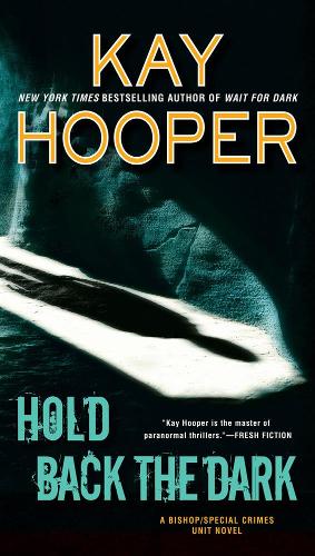 Бумажная книга «Hold Back The Dark: Bishop / Special Crimes Unit #6», автор Кей Хупер - фото №1