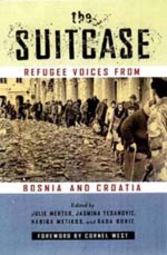 Бумажная книга «The Suitcase: Refugee Voices from Bosnia and Croatia», авторов Хабиба Метикос, Ясмина Тесанович, Джули А. Мертус, Рада Борич - фото №1