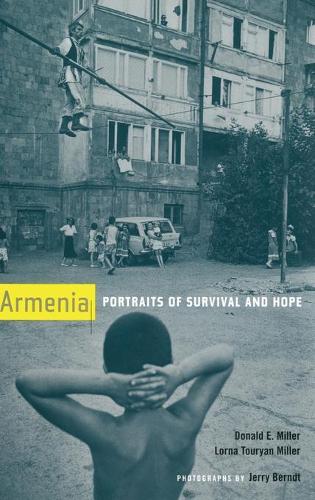 Паперова книга «Armenia: Portraits of Survival and Hope», авторів Дональд Е. Міллер, Лорна Тур'ян Міллер - фото №1