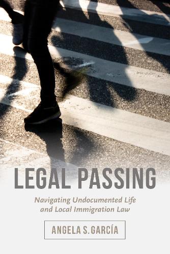 Бумажная книга «Legal Passing: Navigating Undocumented Life and Local Immigration Law», автор Анжела С. Гарсия - фото №1